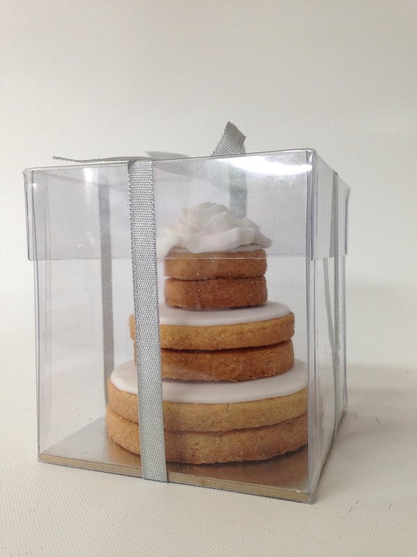 cookie wedding cake in gift box