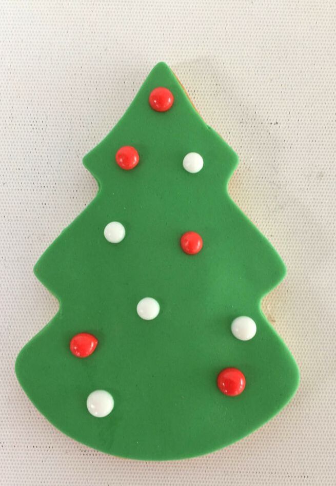 xmas tree with red and white baubles cookie
